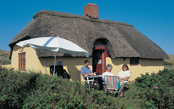 Lej Sommerhus Trygt Og Billigt - Sommerhusudlejning I Danmark - Sol Og ...